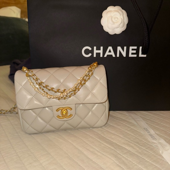 CHANEL Mini Flap Bag - Picture 4 of 7